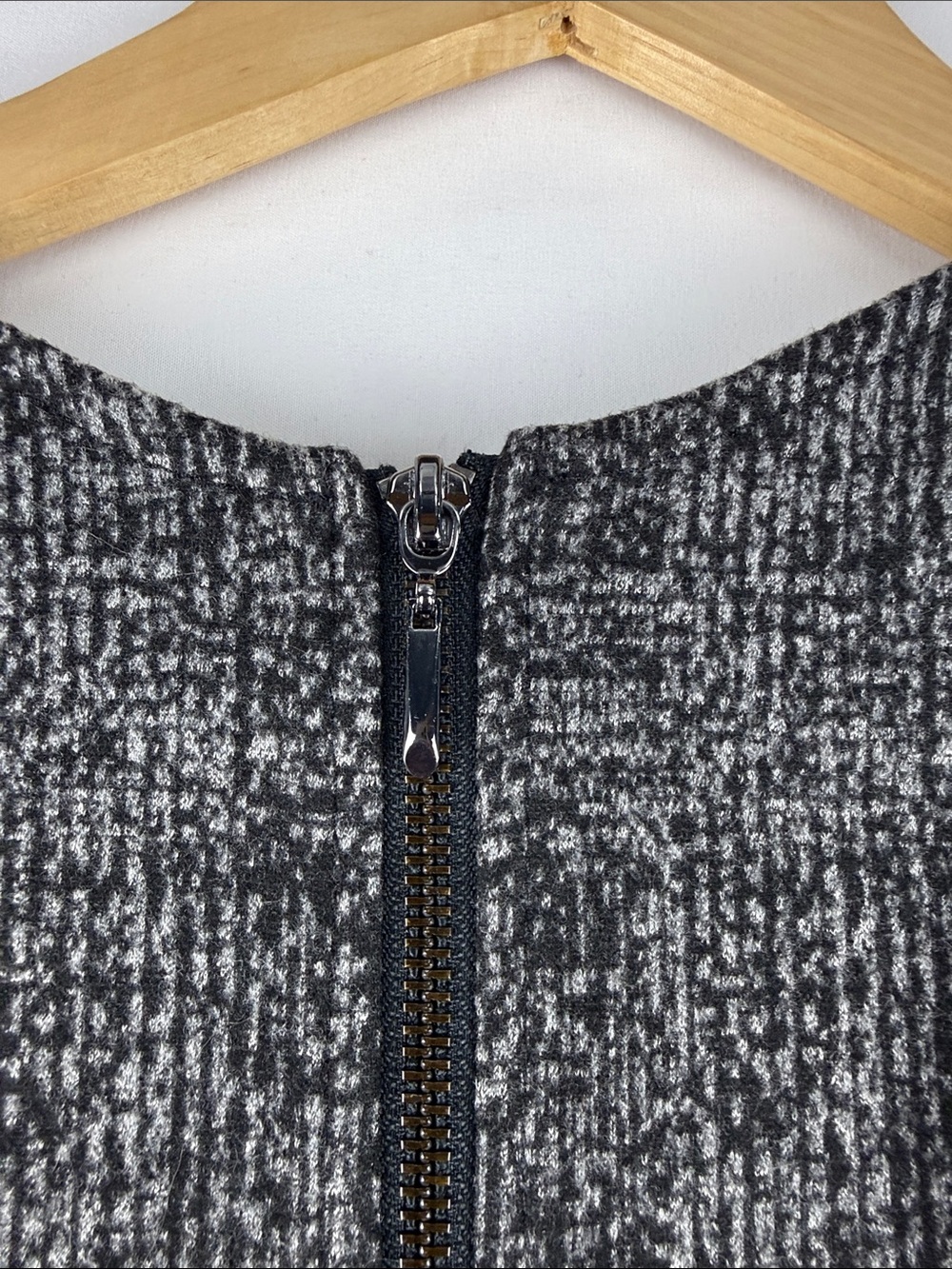 White House Black Market Tweed Sheath Dress Gray Sleeveless Size 4 - Picture 11 of 11